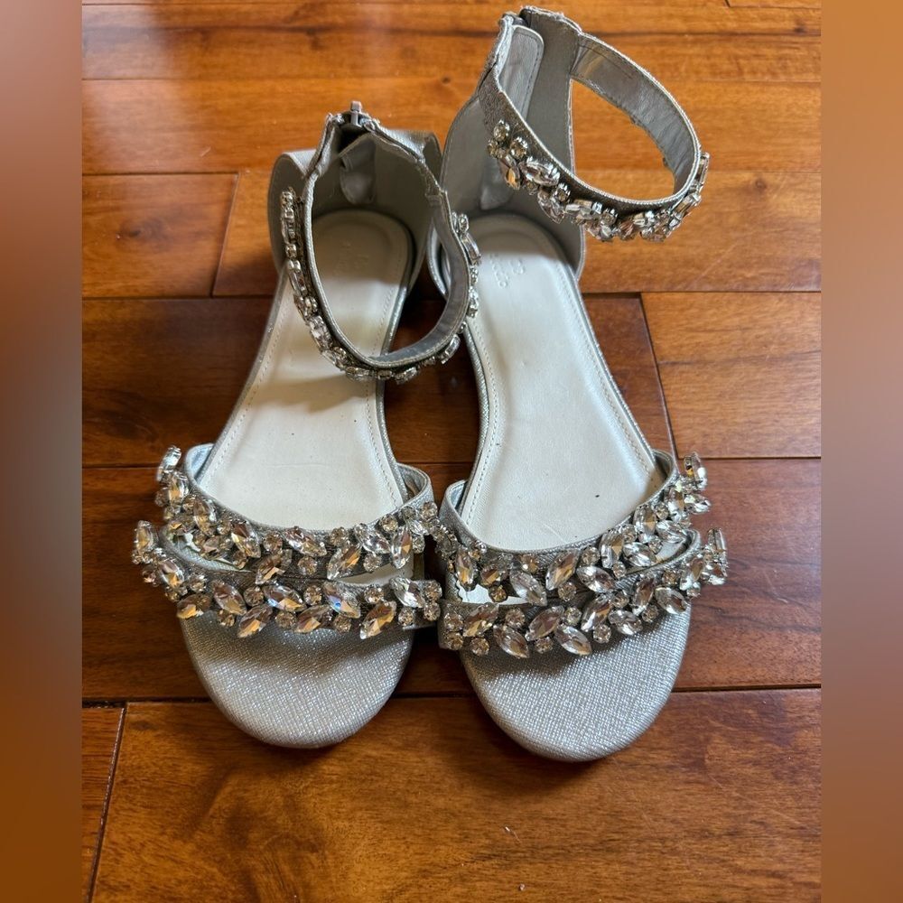New DB Studio Silver gemstone Embellished zipper back Sandals size 7